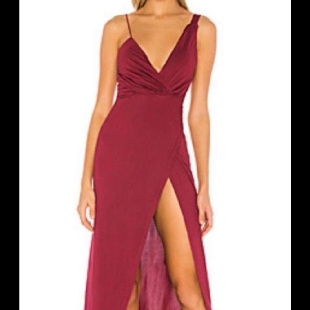 Maroon dress from Superdown/ REVOLVE . Super flattering and comfortable!!